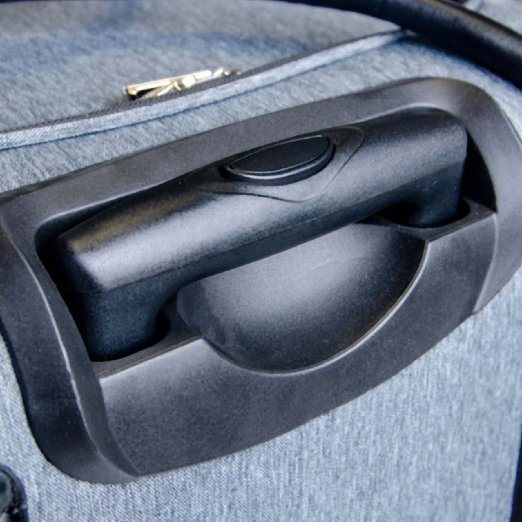 Pfaff Admire Air 7000 Luxe Roller Bag - Image 4